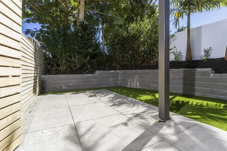 Photo of property in 1/23 Beach Road, Castor Bay, Auckland, 0620