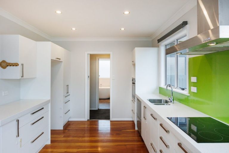 Photo of property in 4 Eton Place, Terrace End, Palmerston North, 4410