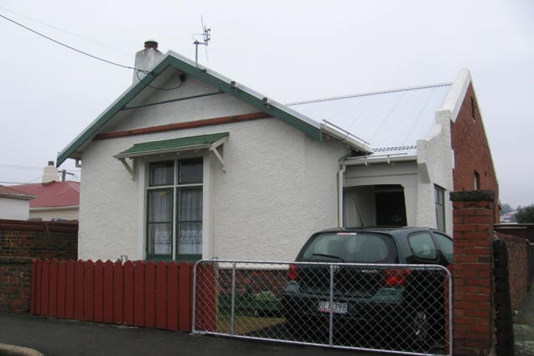 Photo of property in 18 Bathgate Street, South Dunedin, Dunedin, 9012