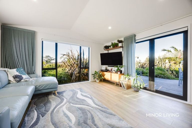 Photo of property in 5 Laguna Place, Matakatia, Whangaparaoa, 0930