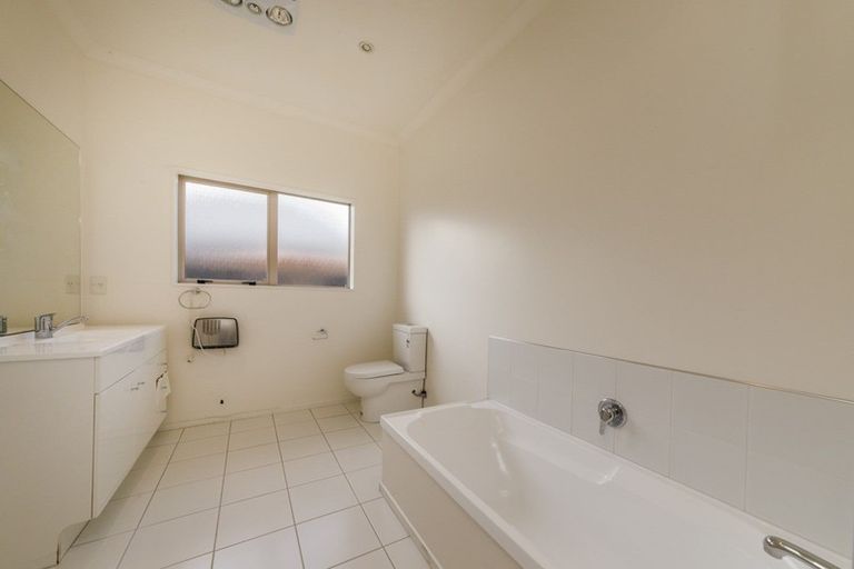 Photo of property in 116 Ruapehu Drive, Fitzherbert, Palmerston North, 4410