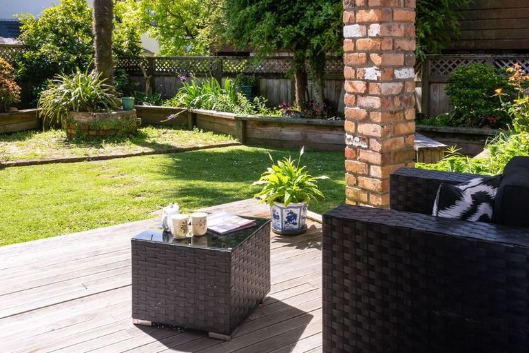 Photo of property in 2/5 Perendale Close, Somerville, Auckland, 2014