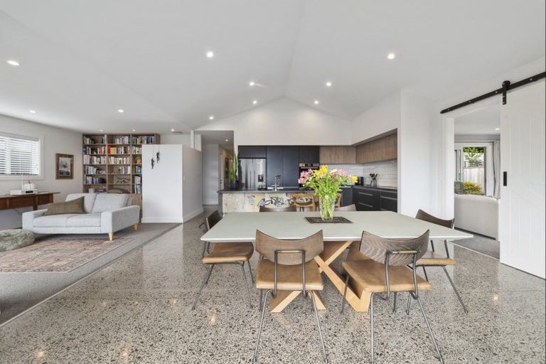 Photo of property in 5 Azalea Lane, Waipahihi, Taupo, 3330