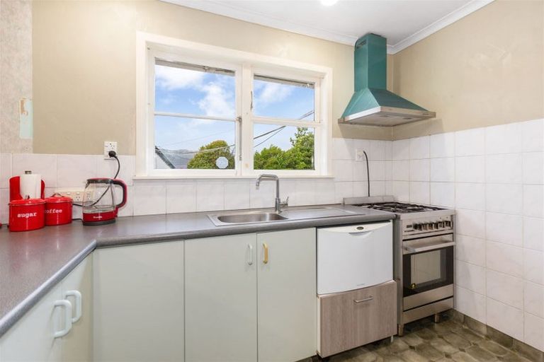 Photo of property in 5 The Strand, Wainuiomata, Lower Hutt, 5014