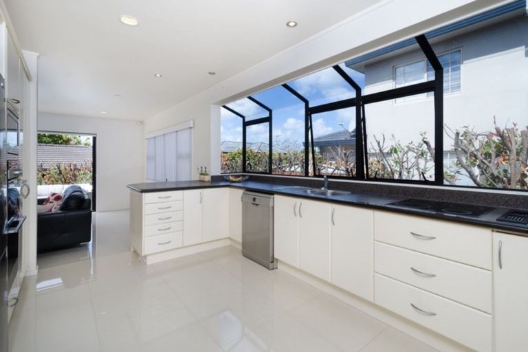 Photo of property in 23 Connemara Court, West Harbour, Auckland, 0618