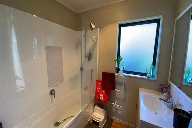 Photo of property in 65 Sunline Avenue, Massey, Auckland, 0614