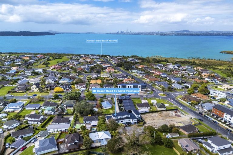 Photo of property in 5b Beach Road, Te Atatu Peninsula, 0610