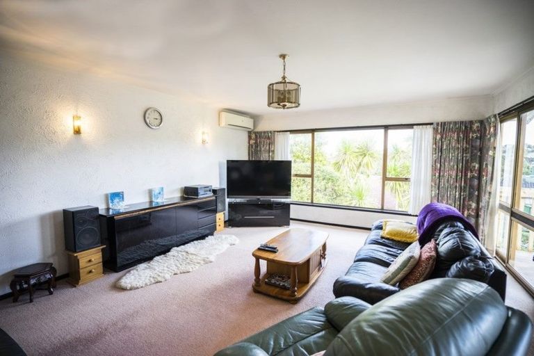 Photo of property in 8 Mappin Place, Chatswood, Auckland, 0626