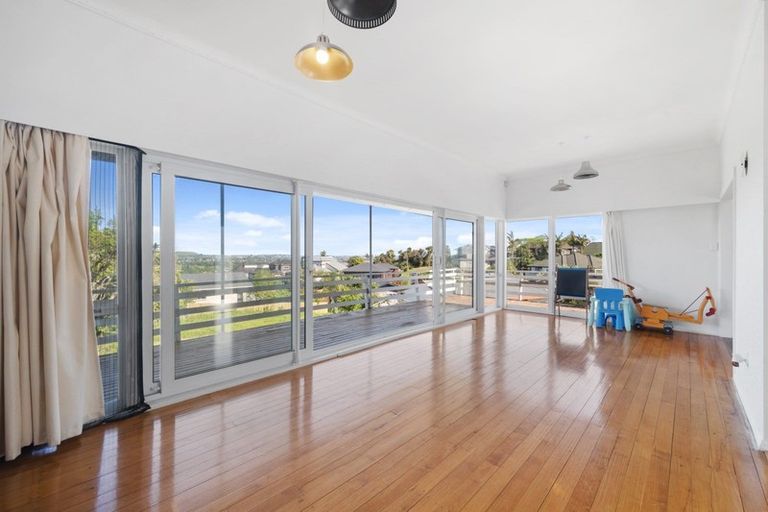 Photo of property in 105 Bradbury Road, Botany Downs, Auckland, 2010
