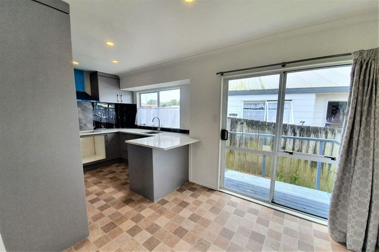Photo of property in 2/43 Solveig Place, Randwick Park, Auckland, 2105
