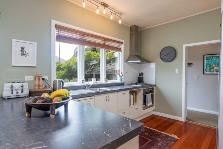 Photo of property in 213 Te Moana Road, Waikanae, 5036