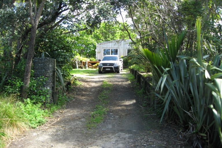 Photo of property in 20 Tasman View Road, Te Henga / Bethells Beach, Henderson, 0781