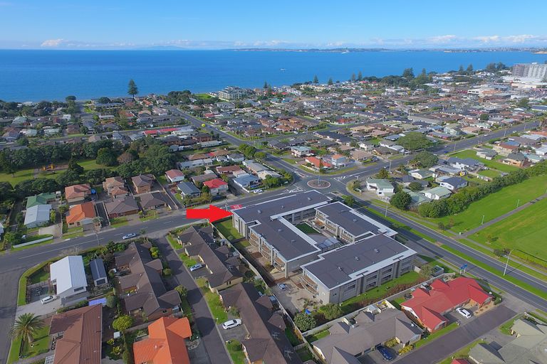 Photo of property in 305/252 Centreway Road, Orewa, 0931