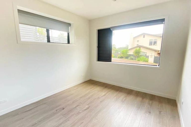 Photo of property in 92 Penguin Drive, Murrays Bay, Auckland, 0630