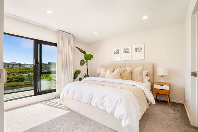Photo of property in 10 Arran Point Parade, Orewa, 0931