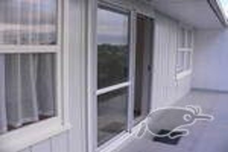 Photo of property in 60-62 Exmouth Road, Northcote, Auckland, 0627