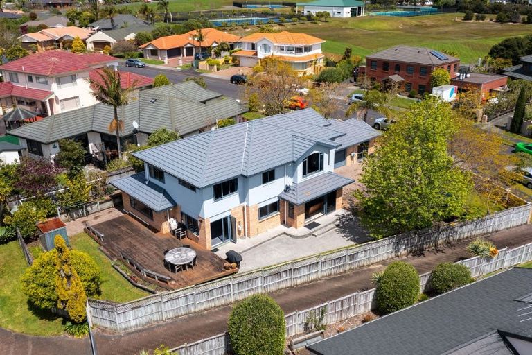 Photo of property in 11 Rosetti Rise, West Harbour, Auckland, 0618