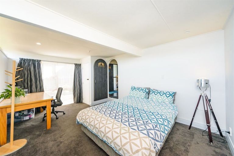 Photo of property in 6 Pukatea Place, Milson, Palmerston North, 4414
