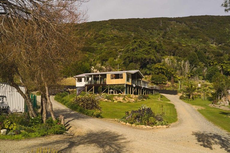 Photo of property in 3582 Kenepuru Road, Black Rock, Picton, 7282