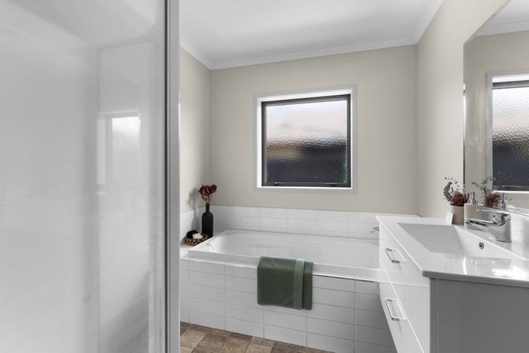 Photo of property in 9 Whitney Place, Rototuna North, Hamilton, 3210