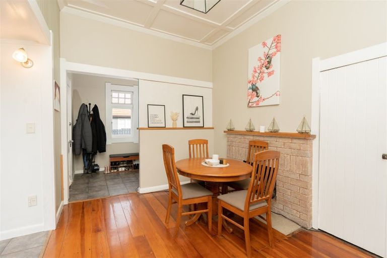 Photo of property in 13 Forest Lake Road, Forest Lake, Hamilton, 3200