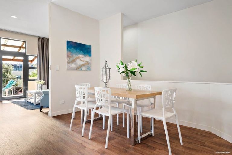 Photo of property in 4/62 Fernhill Way, Oteha, Auckland, 0632