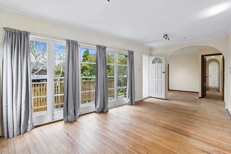 Photo of property in 6 Palmer Avenue, Glen Eden, Auckland, 0602