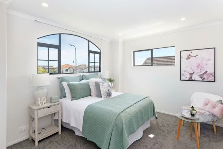 Photo of property in 52 Baverstock Road, Flat Bush, Auckland, 2016