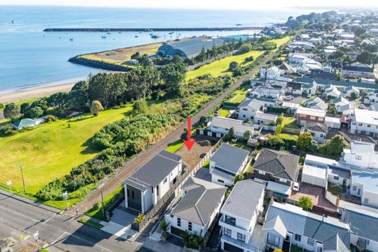 Photo of property in 9b Bayly Road, Moturoa, New Plymouth, 4310