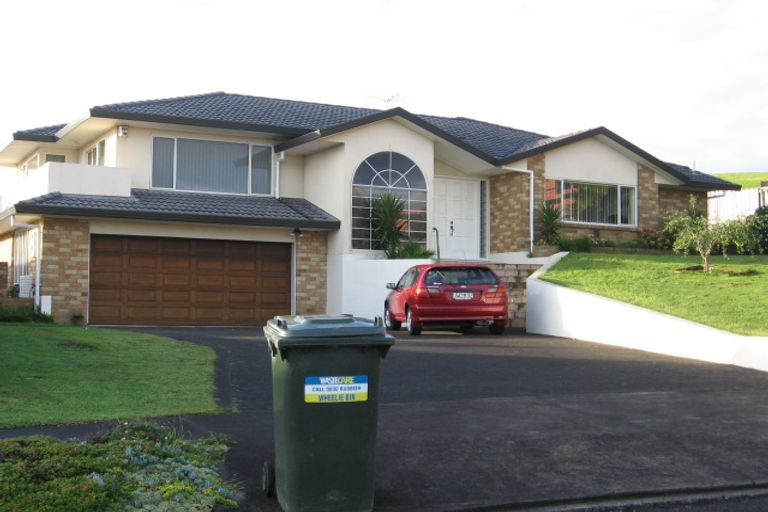 Photo of property in 20 Capistrano Mews, Goodwood Heights, Auckland, 2105