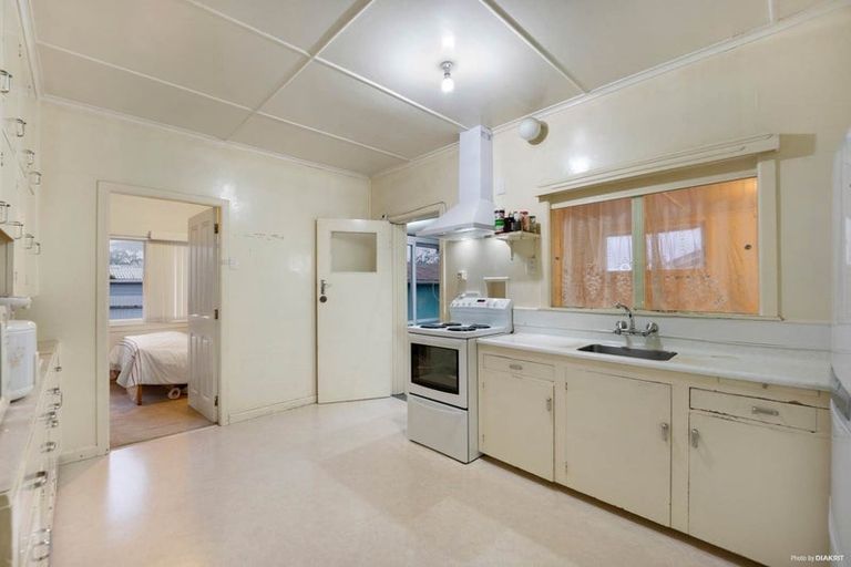 Photo of property in 42 Ranfurly Road, Papatoetoe, Auckland, 2104