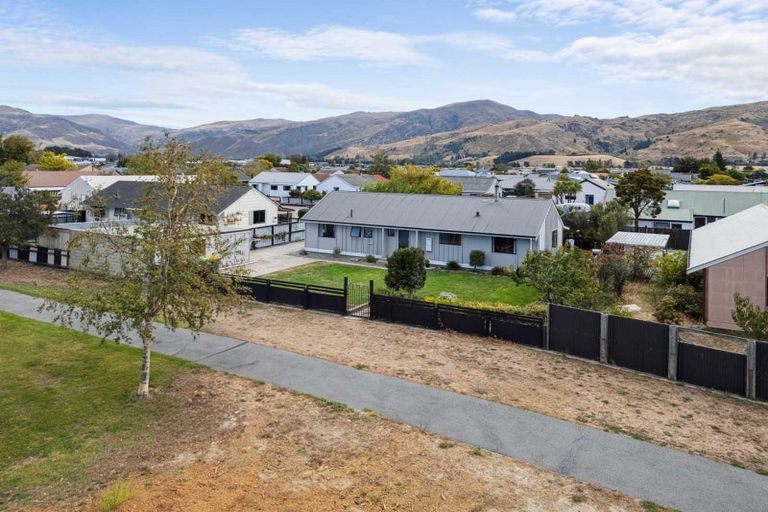 Photo of property in 19 Linrosa Place, Cromwell, 9310