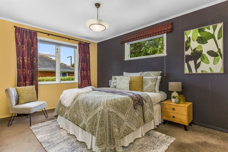 Photo of property in 60 Taylor Terrace, Tawa, Wellington, 5028