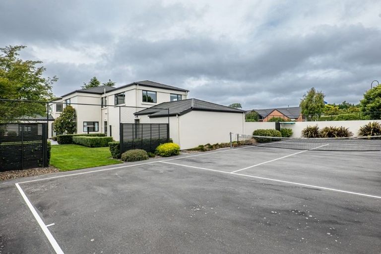 Photo of property in 321 Gardiners Road, Harewood, Christchurch, 8051