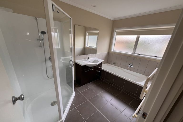 Photo of property in 9 Canyon Drive, Oteha, Auckland, 0632