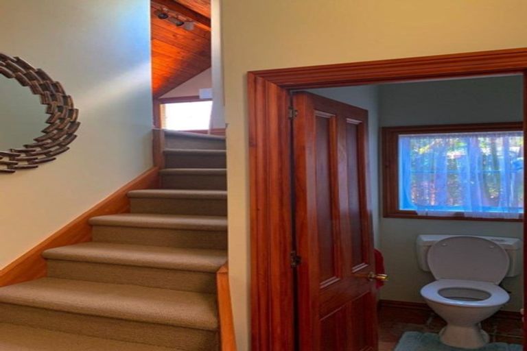 Photo of property in 5 Queen Street, Northcote Point, Auckland, 0627