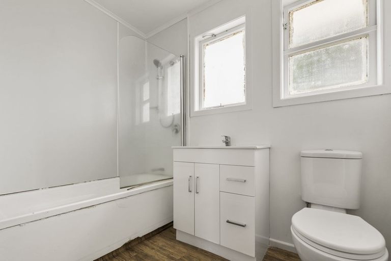 Photo of property in 15 Ross Road, Western Heights, Rotorua, 3015