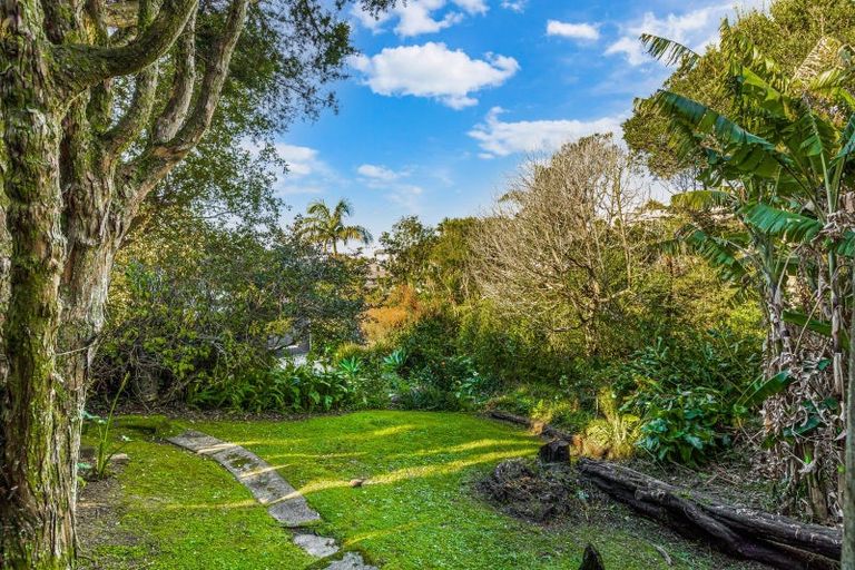 Photo of property in 2/2 Elizabeth Place, Mairangi Bay, Auckland, 0630