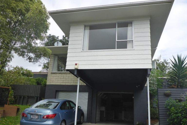 Photo of property in 1/4 Mahuta Grove, Northcote, Auckland, 0627