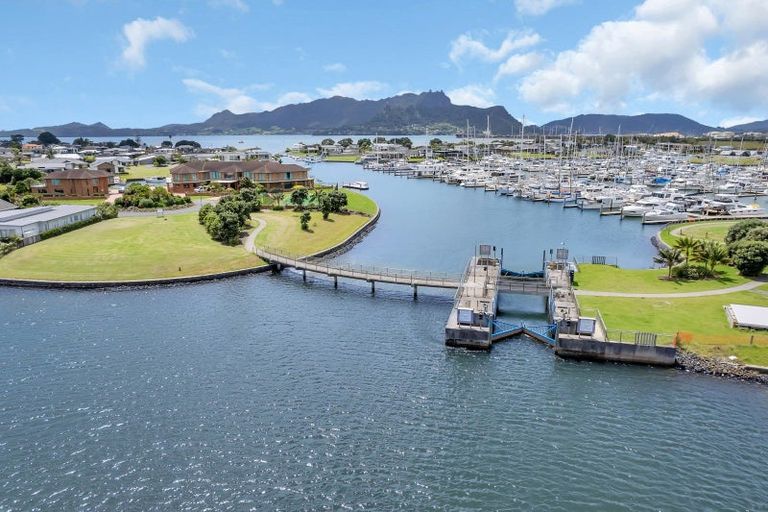 Photo of property in 29 Maturiki Drive, One Tree Point, 0118