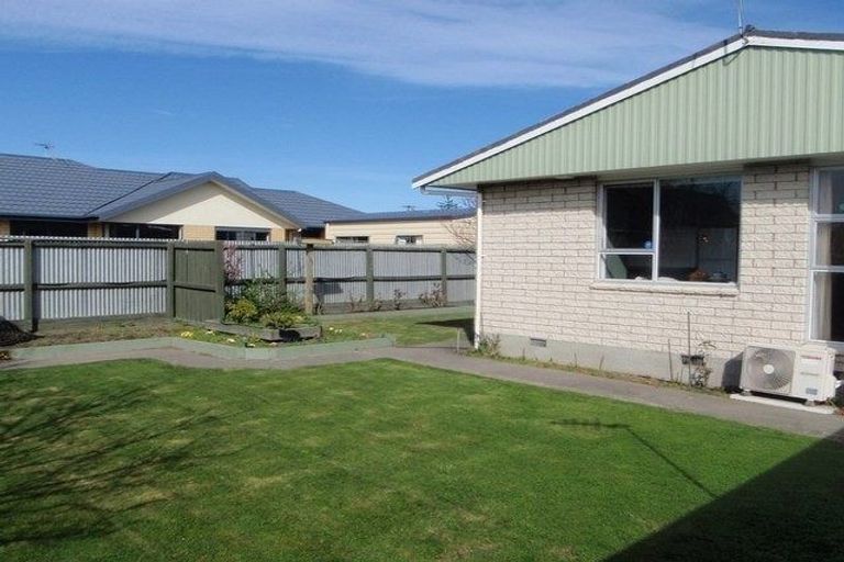 Photo of property in 3/12 Mortlake Street, Islington, Christchurch, 8042