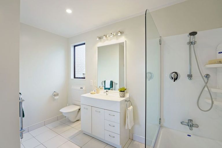 Photo of property in 31 Oratia Street, Waikanae Beach, Waikanae, 5036