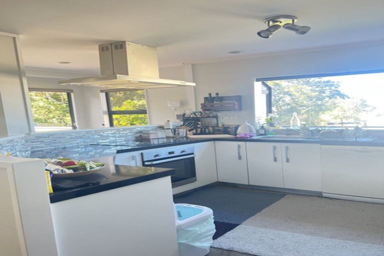 Photo of property in 11 Amery Place, West Harbour, Auckland, 0618