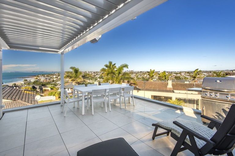 Photo of property in 62 Seaview Road, Castor Bay, Auckland, 0620