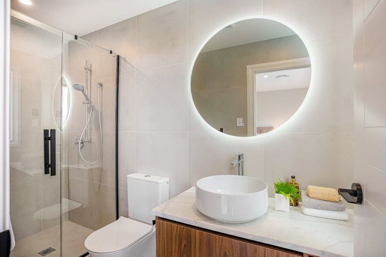 Photo of property in 40 Paparahi Place, Wainui, 0992