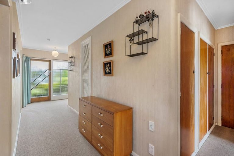 Photo of property in 35 Daniels Road, Redwood, Christchurch, 8051