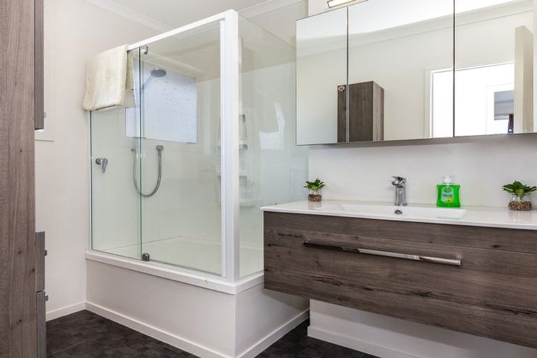 Photo of property in 15 Kotare Street, Hilltop, Taupo, 3330