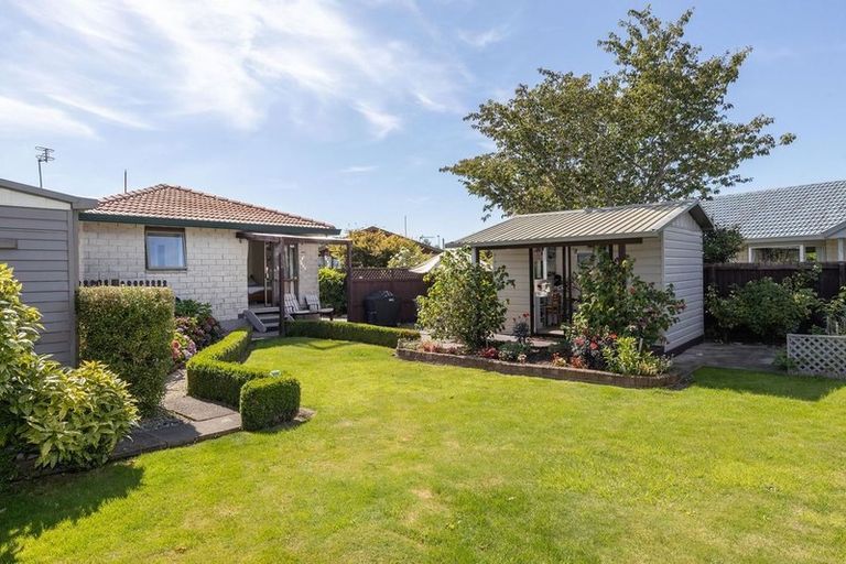 Photo of property in 3 Prudhoe Lane, Northcote, Christchurch, 8052