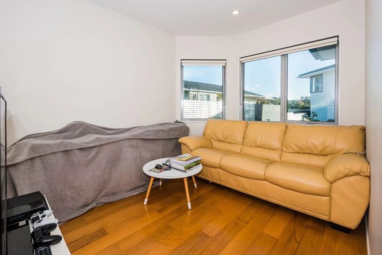 Photo of property in 6a Mchardy Place, Glenfield, Auckland, 0627