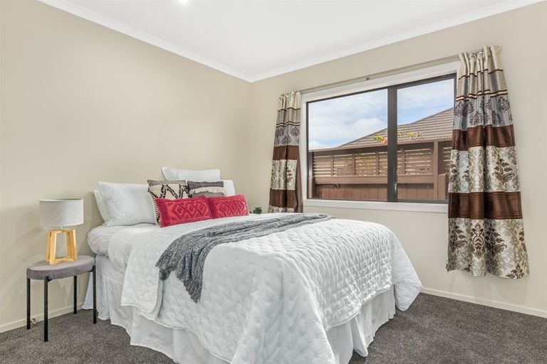 Photo of property in 17 Tongariro Drive, Aotea, Porirua, 5024